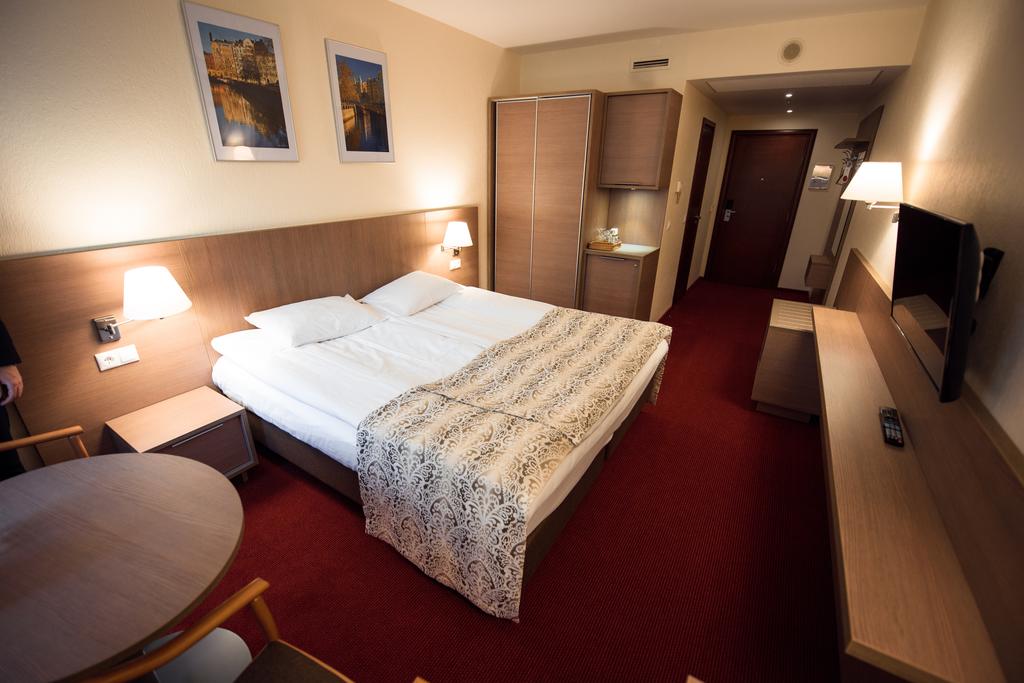 اتاق های هتل آمبسادور باکو