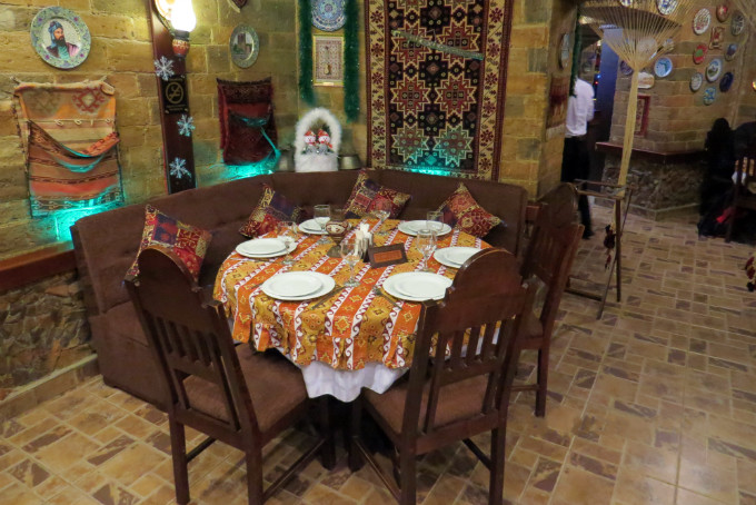 قیمت غذا در باکو در رستوران فیروزه