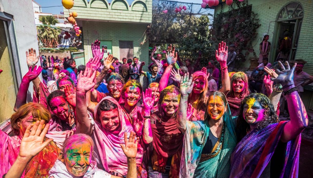 نحوه برگزاری فستیوال رنگ در هند
