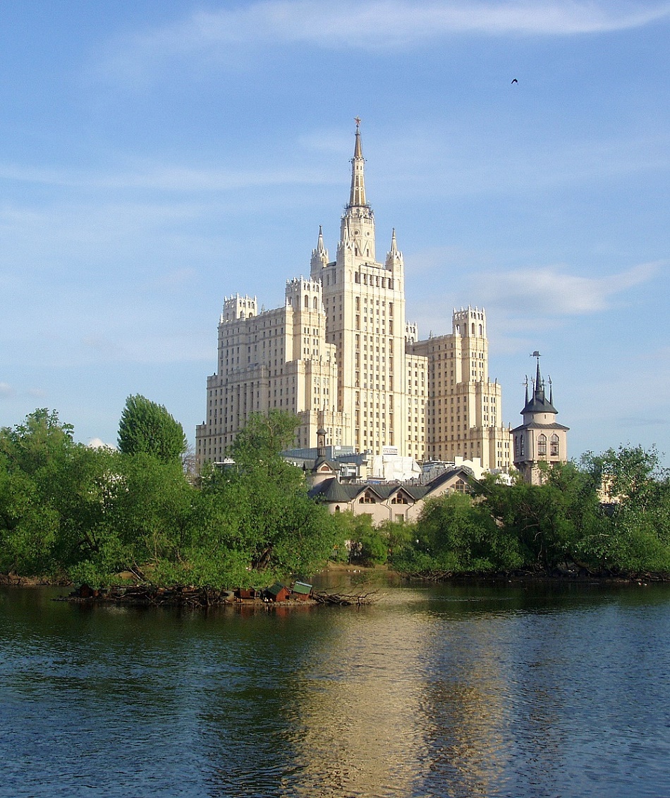 برج مسکونی در میدان کودرینسکایا