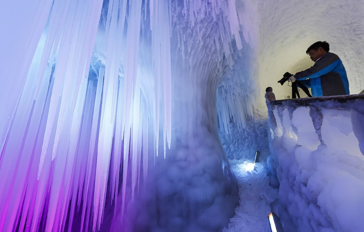 تزئینات زیبای داخل غار یخی نینگو چین