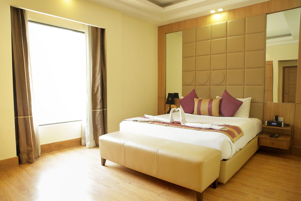 اتاق های هتل گلدن تولیپ چاتارپور دهلی هند