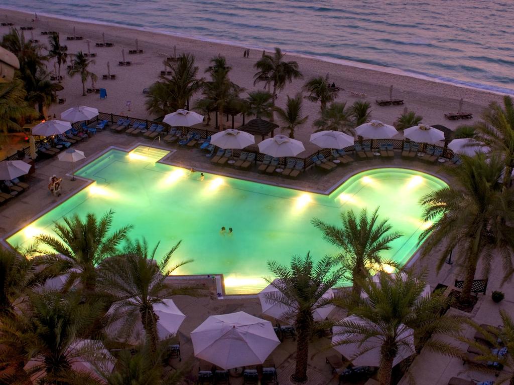 امکانات رفاهی و رستوران های هتل جمیرا مینا سلام دبی