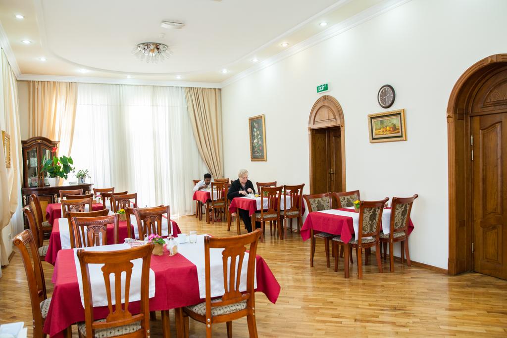 رستوران ها و امکانات رفاهی هتل آزکوت باکو