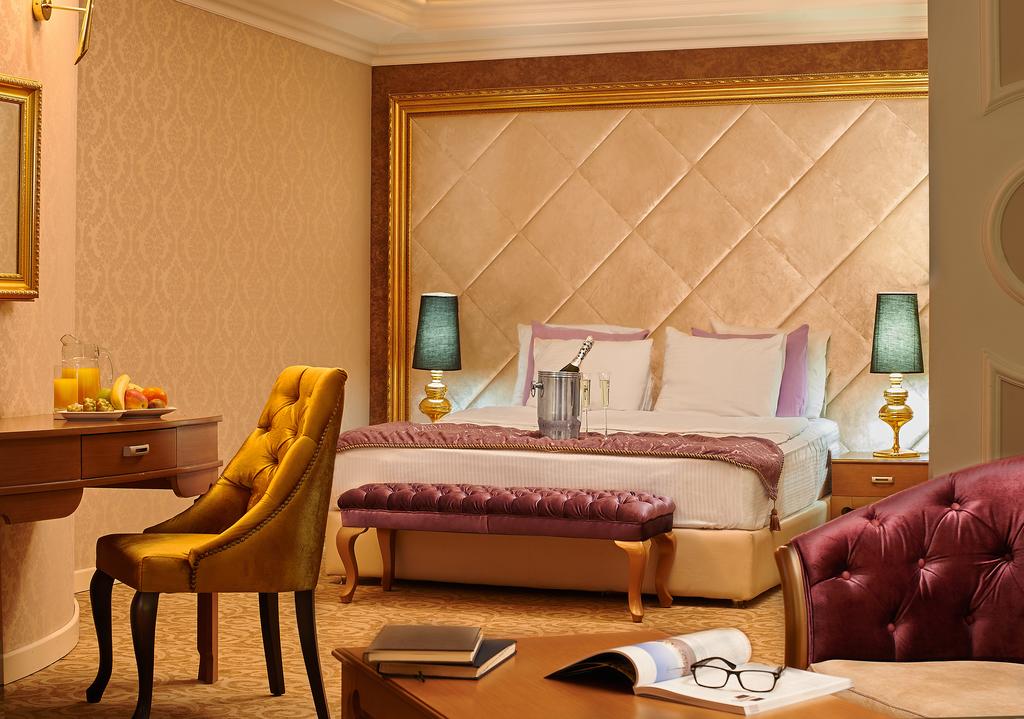 اتاق های هتل تئاتر بوتیک باکو