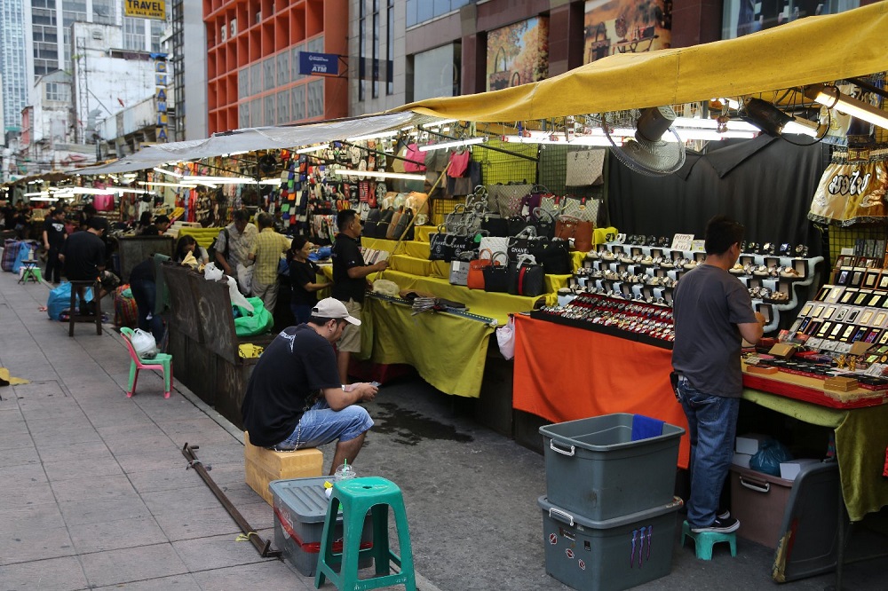 مغازه ها و محصولات بازار شبانه پات پونگ بانکوک تایلند