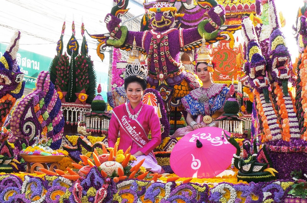 برگزیدن بانوی زیبای جشنواره در جشن گل تایلند