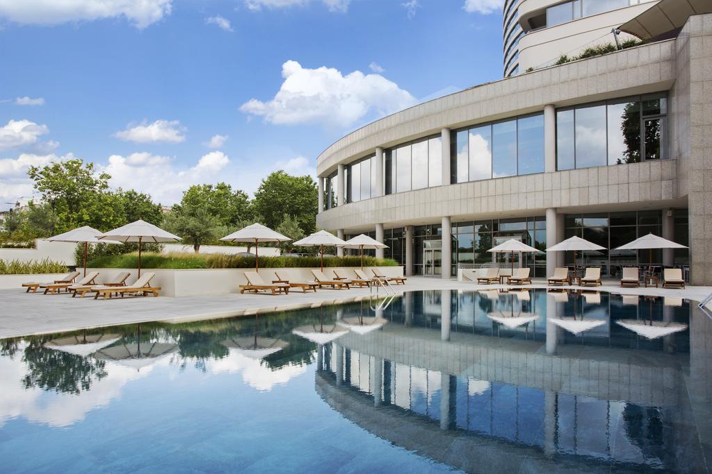 امکانات رفاهی و رستوران های هتل کنراد هیلتون استانبول