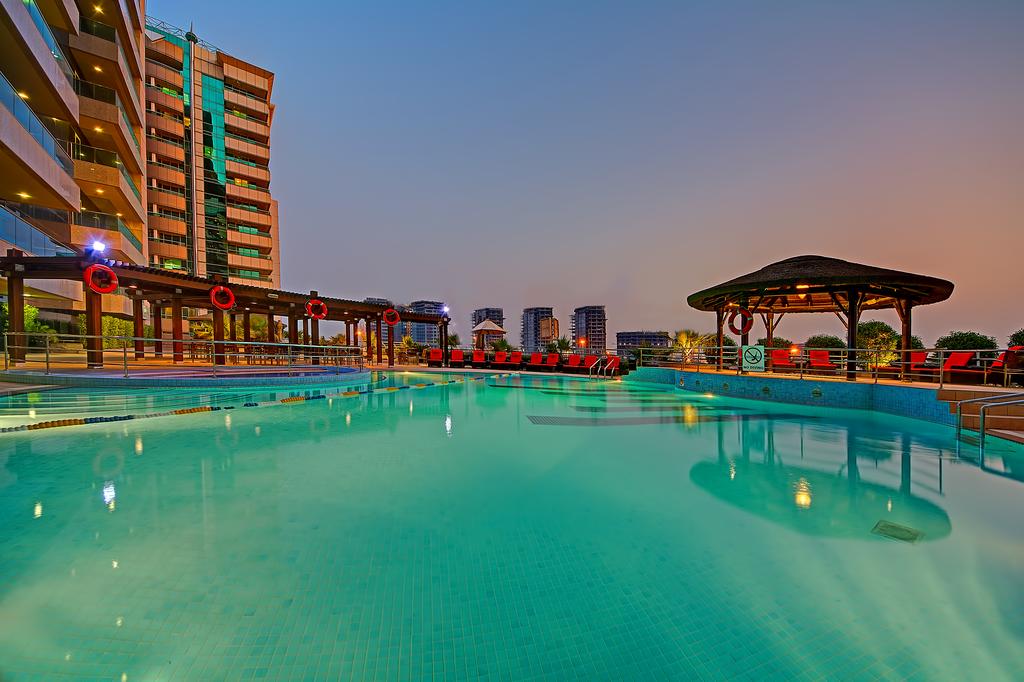 امکانات رفاهی و رستوران های هتل کاپتورن دبی
