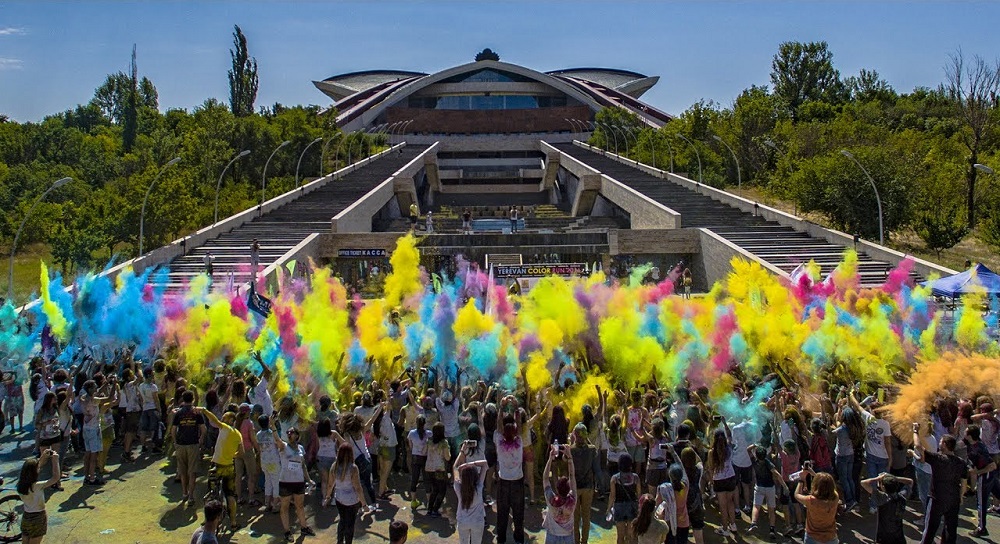 فستیوال رنگ در ارمنستان
