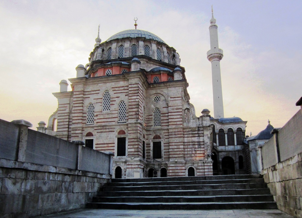 ساعات بازدید از مسجد لاله لی استانبول
