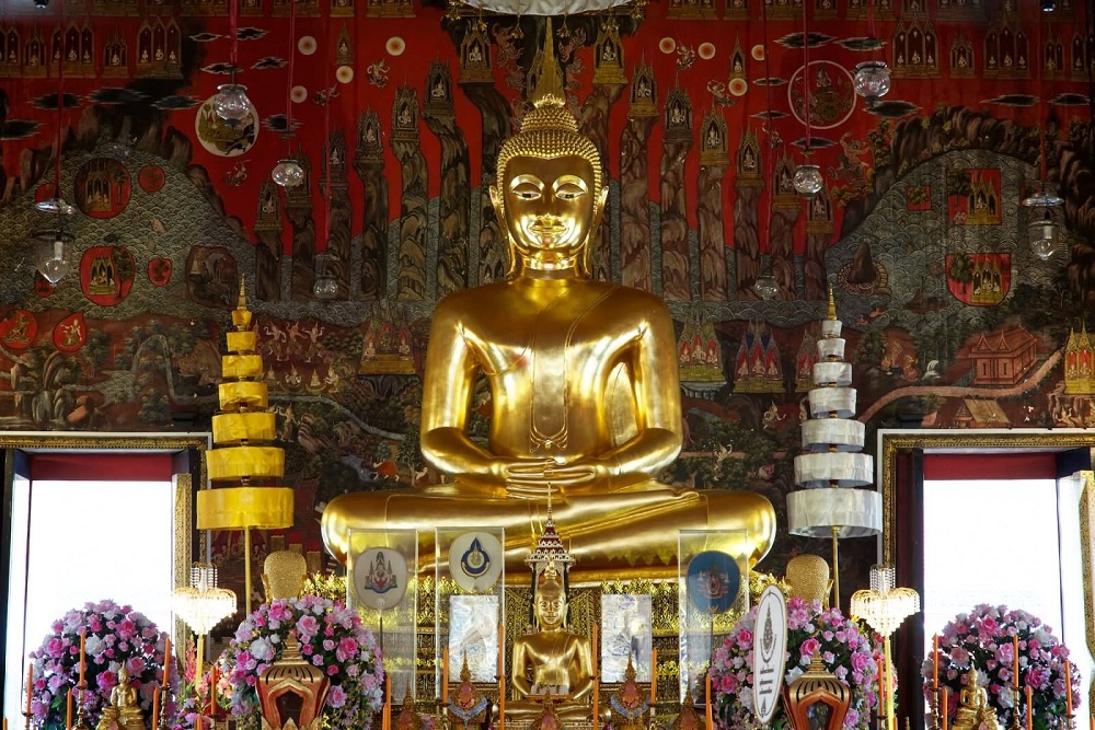 مراسم پرستش بودا در معبد وات ساکت بانکوک