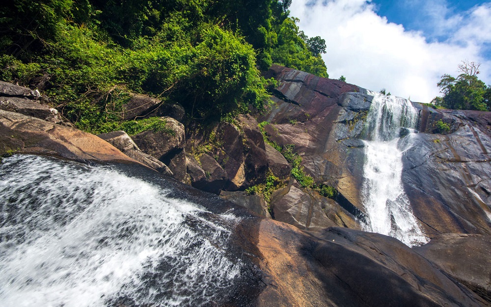 نام آبشارهای تلاگا توجو لنکاوی مالزی