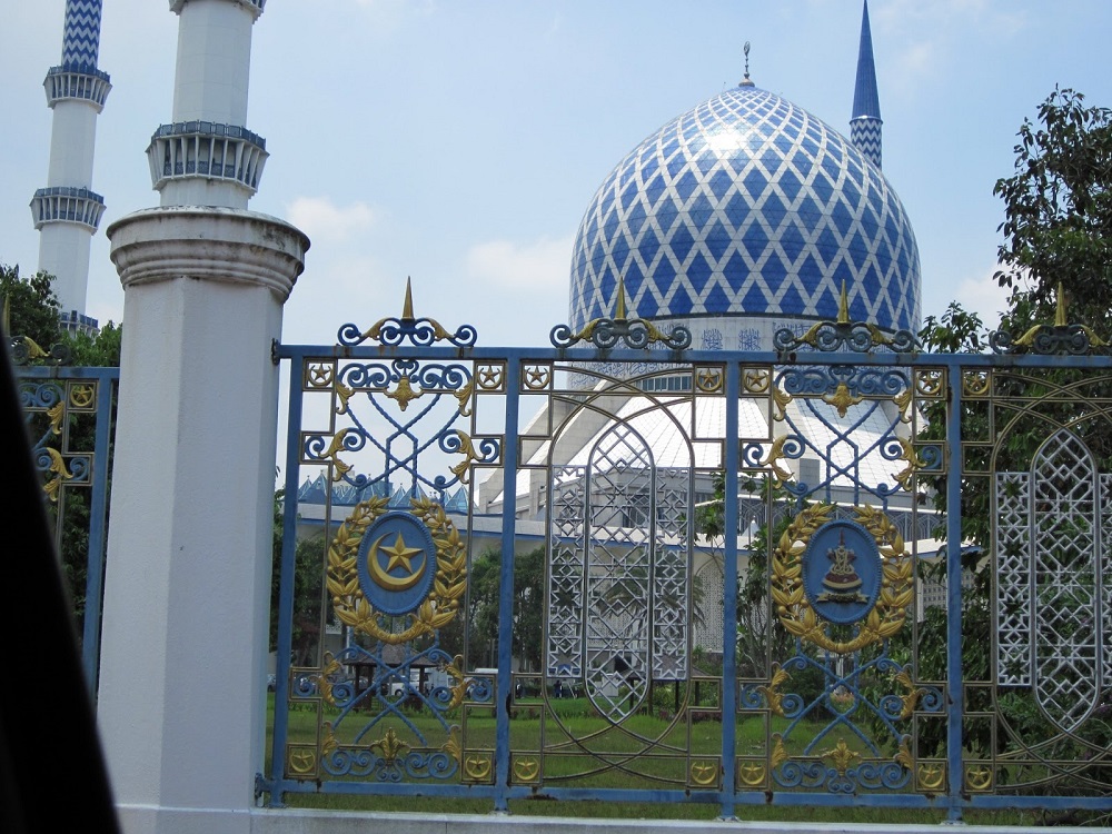 ساختمان و باغ مسجد سلطان صلاح الدین عبدالعزیز شاه کوالالامپور