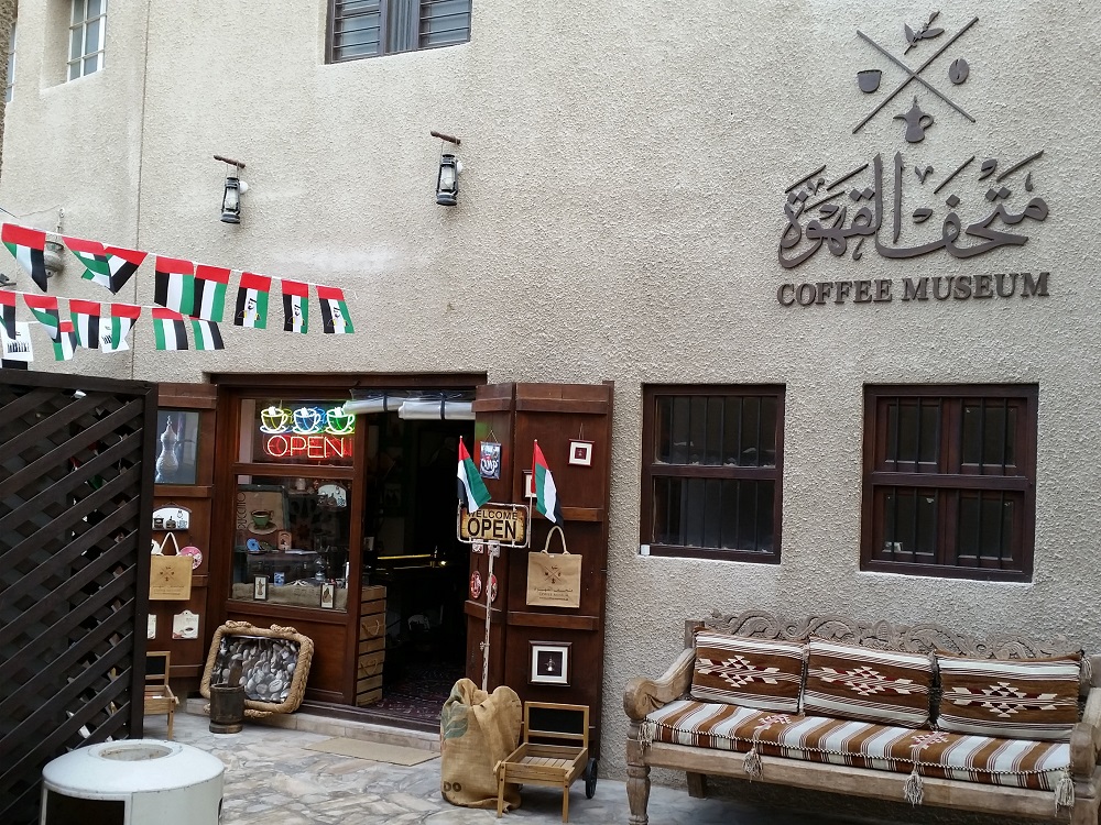 نوشیدن قهوه ای لذیذ در کافه موزه دبی