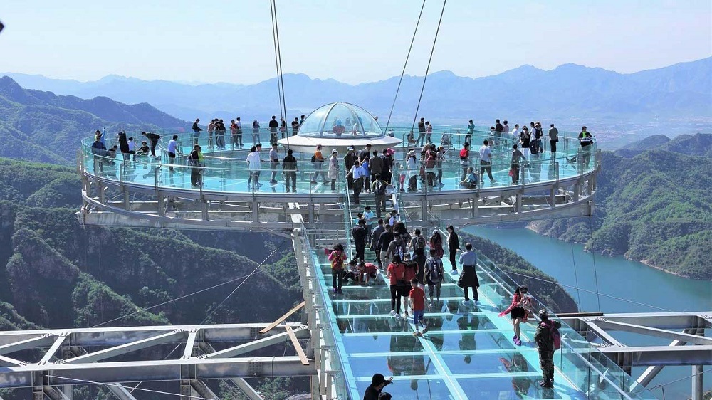 بزرگترین سکوی تماشای شیشه ای دنیا در شیلینگژیا پکن