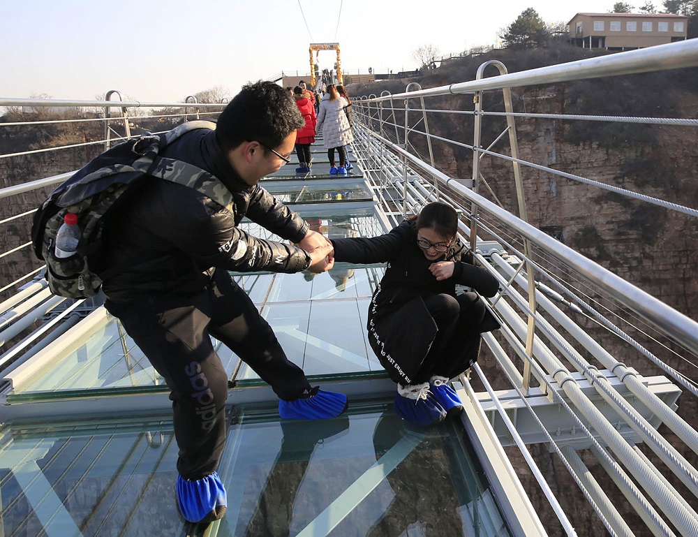 طولانی ترین پل شیشه ای دنیا در هونگیاگو هبی