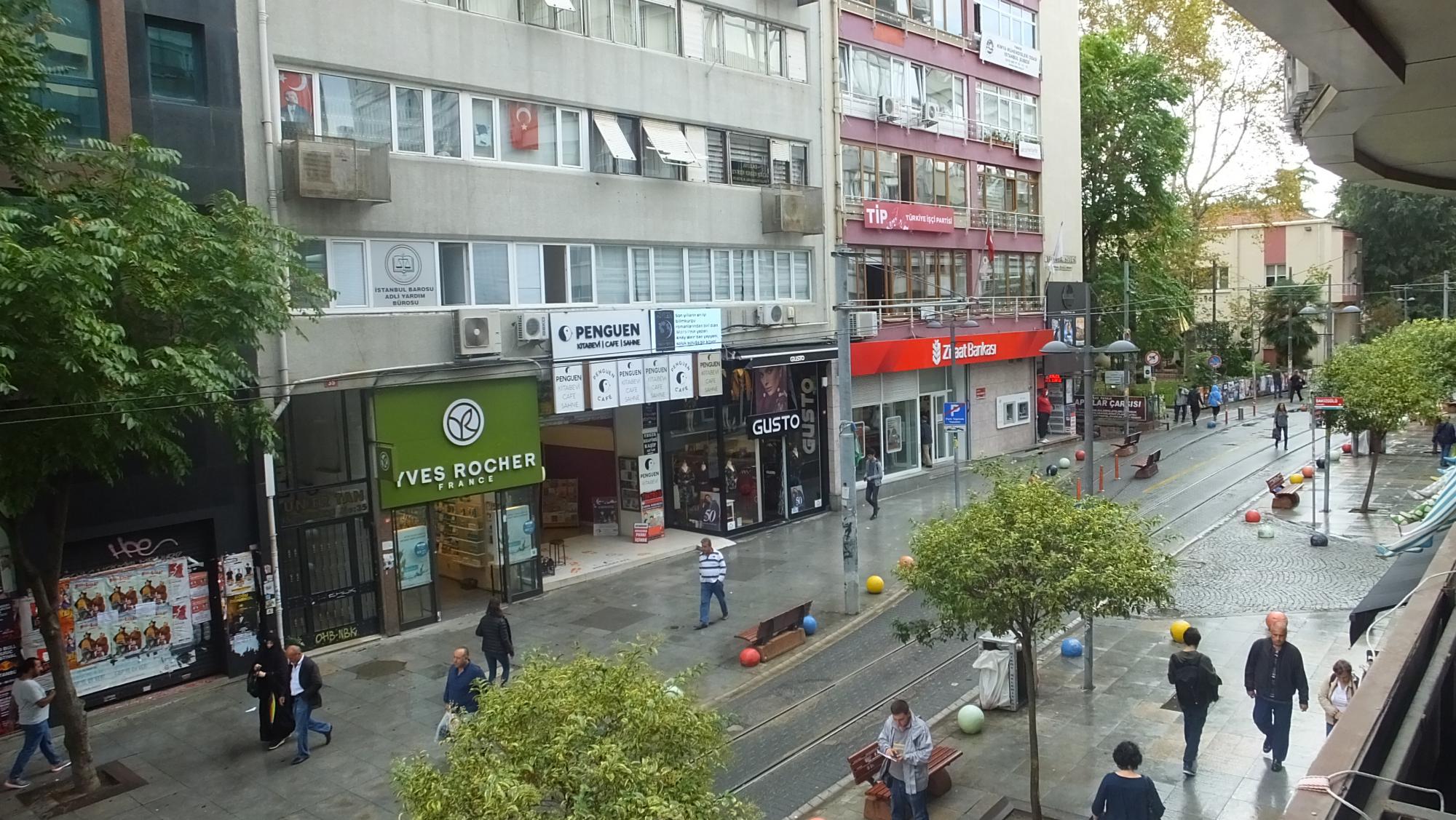 بوتیک ها و فروشگاه های خیابان بهاریه استانبول