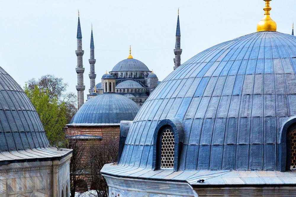 بازدید از کلیساها، مساجد و عبادتگاه ها