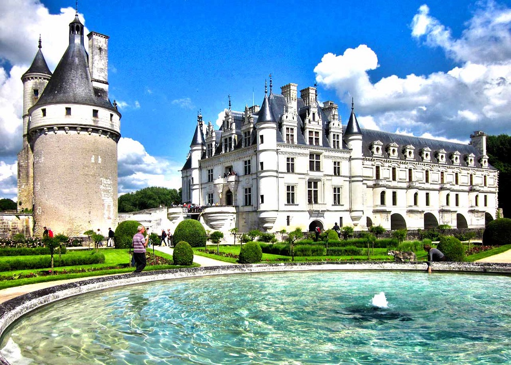 تاریخچه چنونسو، قصری روی آب در فرانسه