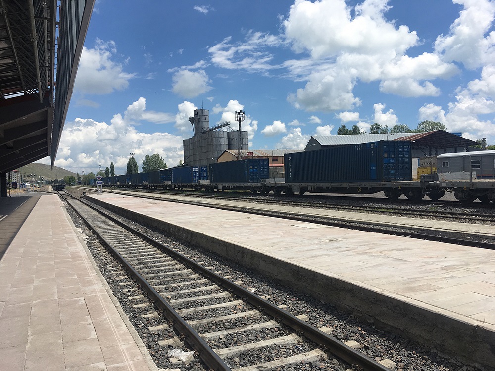 هزینه سفر به باکو با قطار 