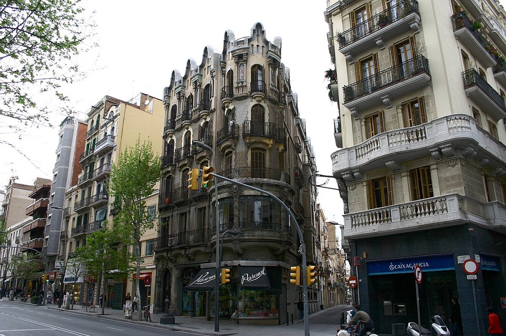 خیابان سانتْس بارسلونا