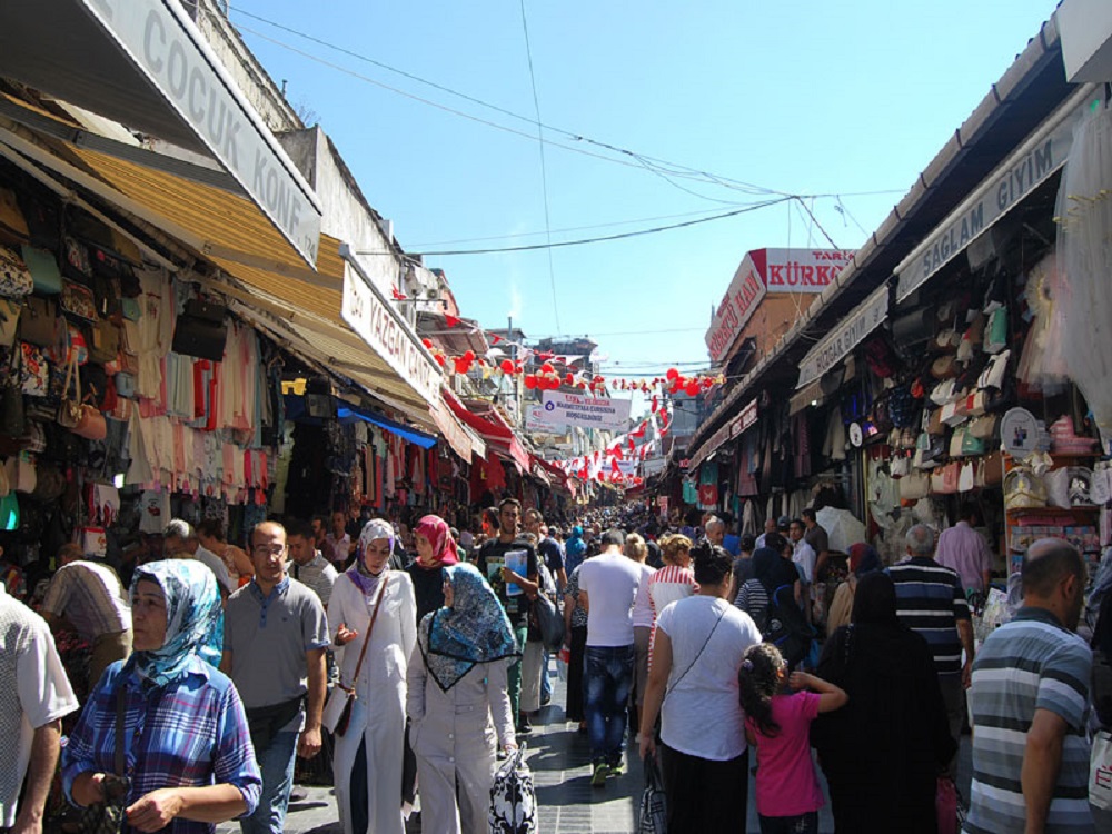 فروشگاه ها و محصولات بازار محلی محمود پاشا استانبول