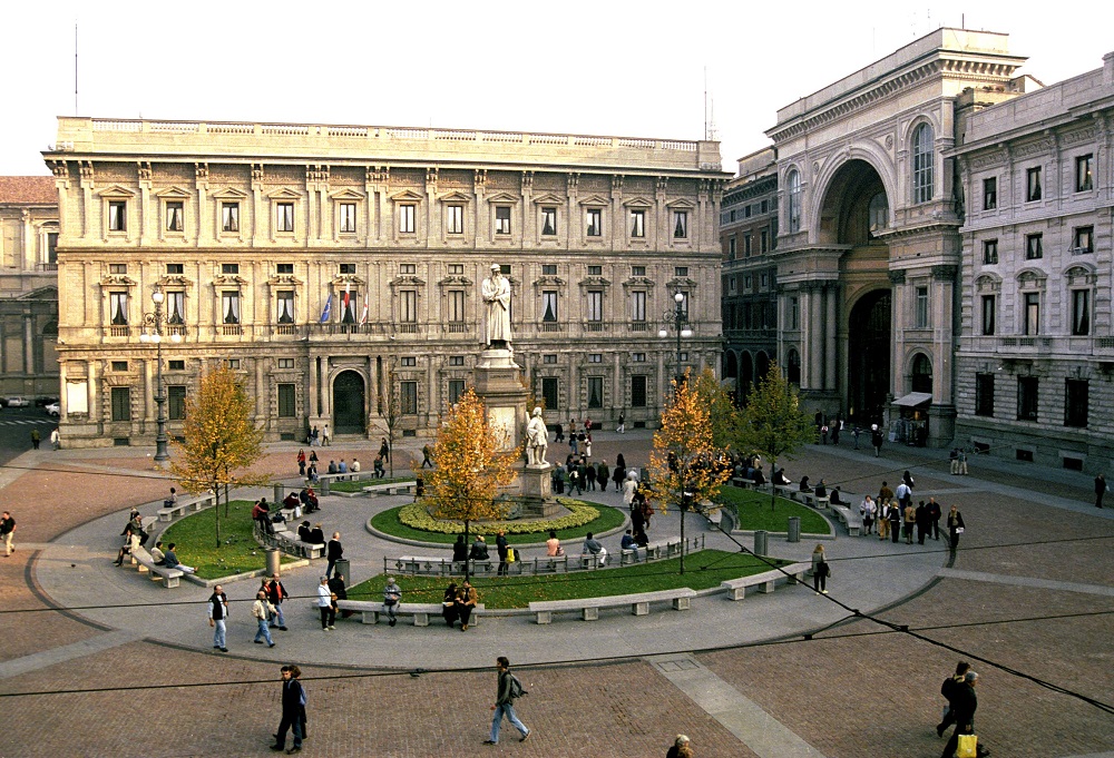 قصر مارینو و مجسمه لئوناردو داوینچی