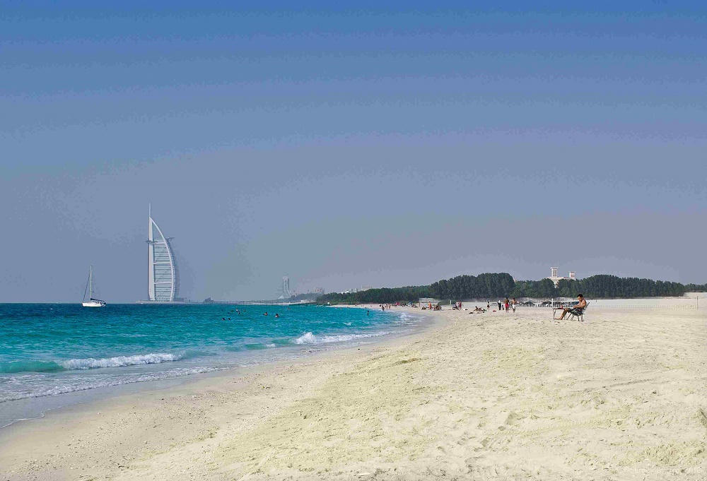 یک پیک نیک در ساحل دبی