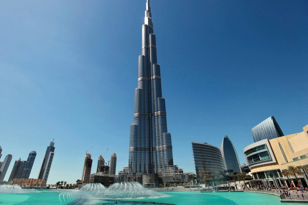 برج خلیفه بلندترین آسمان‌ خراش دنیا با ارتفاع 828 متر