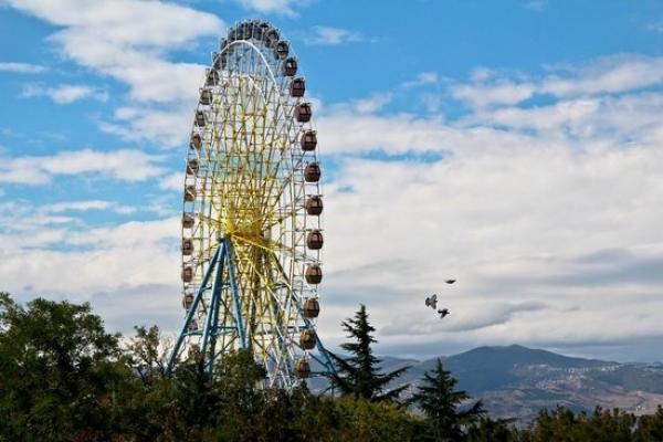  پارک و شهربازی متاتسمیندا گرجستان + تصاویر 