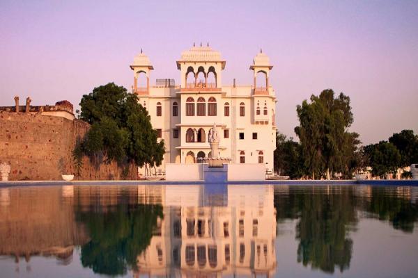 هتل قصر دریاچه هند + تصاویر