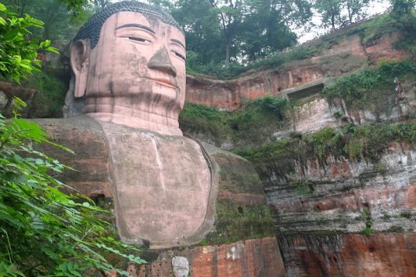 مجسمه غول پیکر بودا لشان در چین + تصاویر