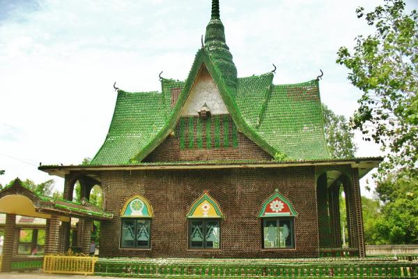 معبد ساخته شده از بطری در تایلند + تصاویر