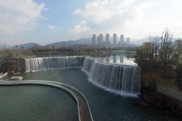 آبشار مصنوعی 170میلیون دلاری چین + تصاویر