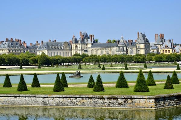 قصر باشکوه و مجلل فونتن بلو در فرانسه + تصاویر