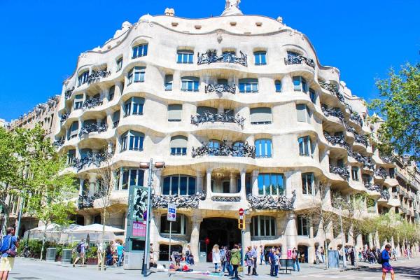  قصر کازامیلا در بارسلونا، یک شاهکار معماری + تصاویر 