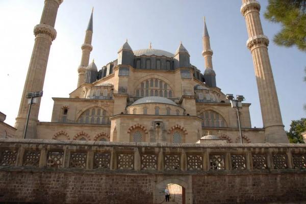 محوطه سازی مسجد سلیمیه پس از 6 سال ادامه دارد!