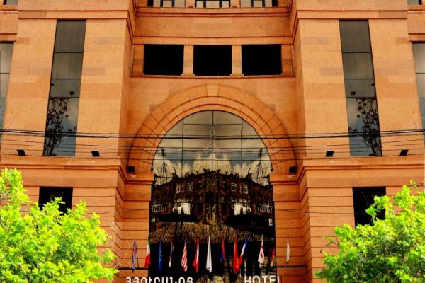  هتل رویال پلازا ارمنستان (Royal Plaza Hotel) + تصاویر 